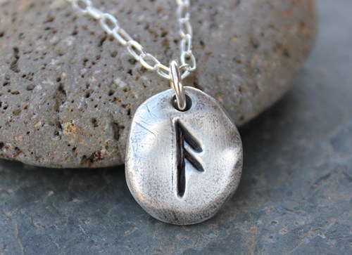 small_round_rune_necklace-_handmade_initial_rune-_personalized-_wisdom_c80c98bd_341268